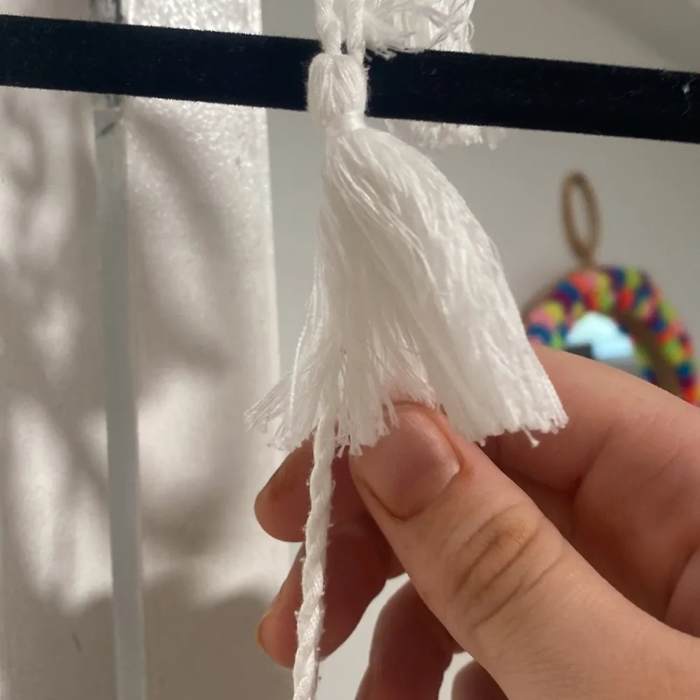 Cupcakes & cashmere womens size M white lace sleeveless flounce crop top blouse - Image 9