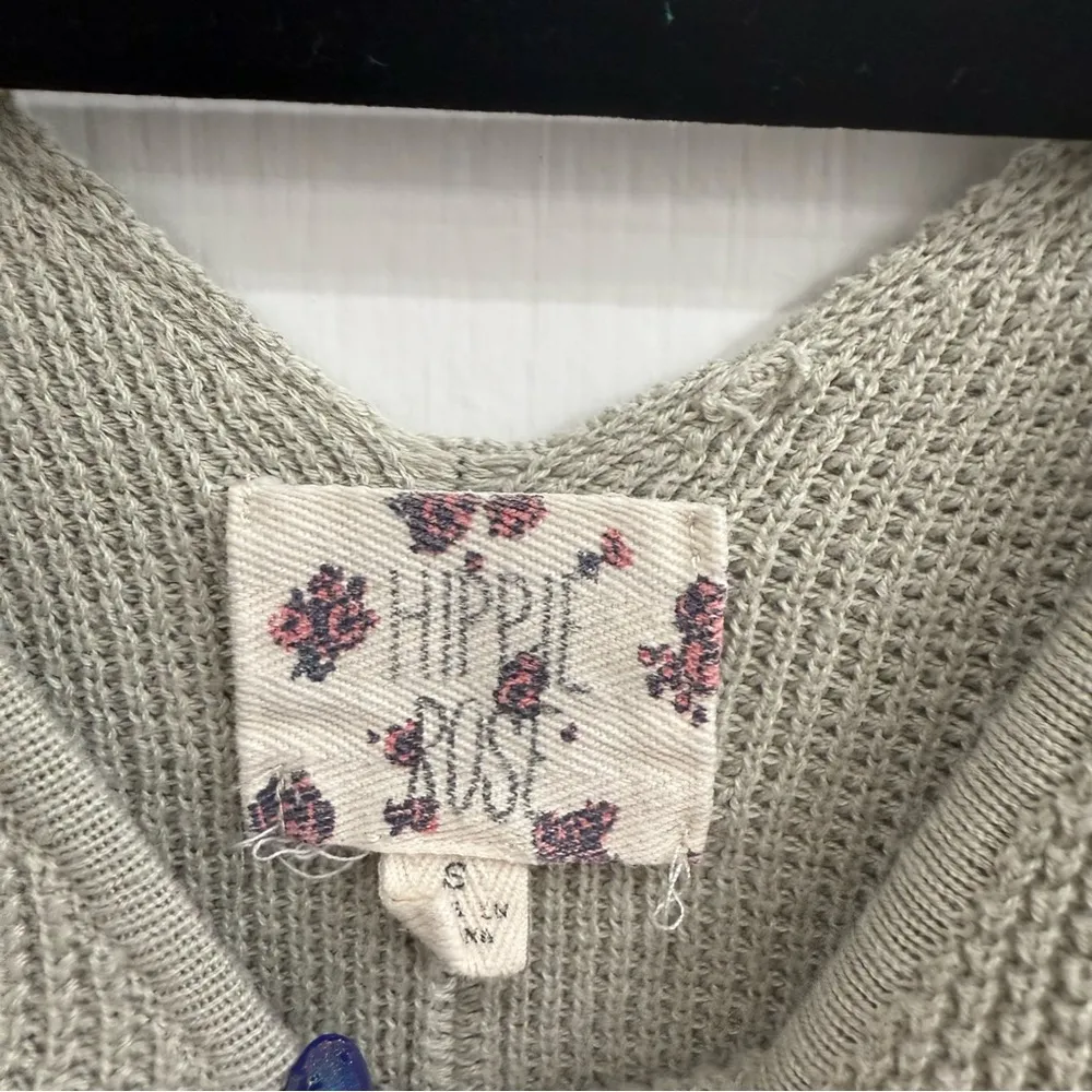 Hippie Rose Cream V neck Sweater Crop with cut out back detail Small - Image 2