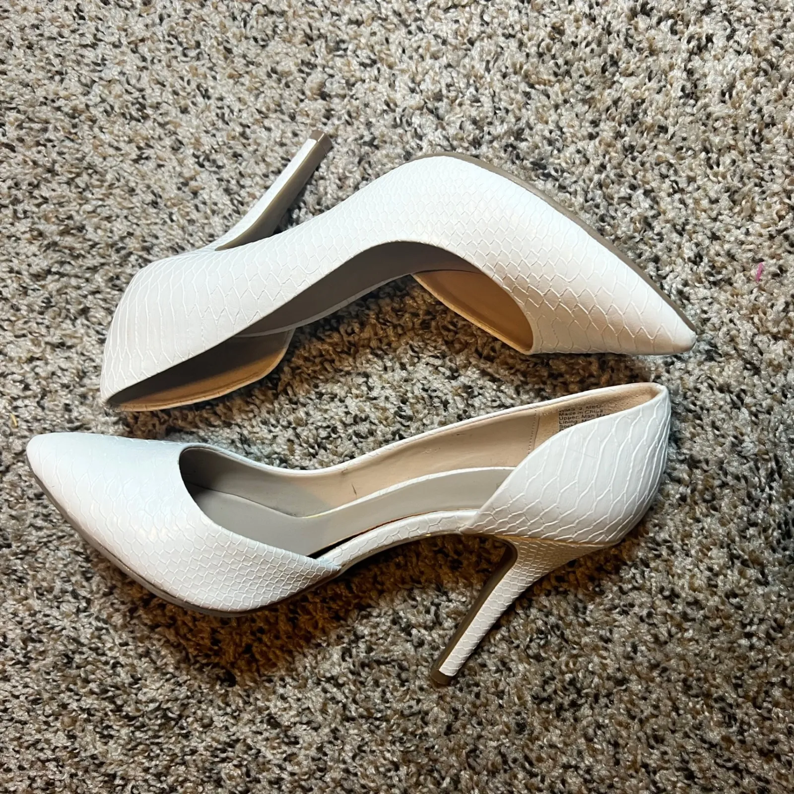 Juicy Couture White Heels Stiletto Pointed‎ Toe Pumps Shoes Size 9 - Image 4