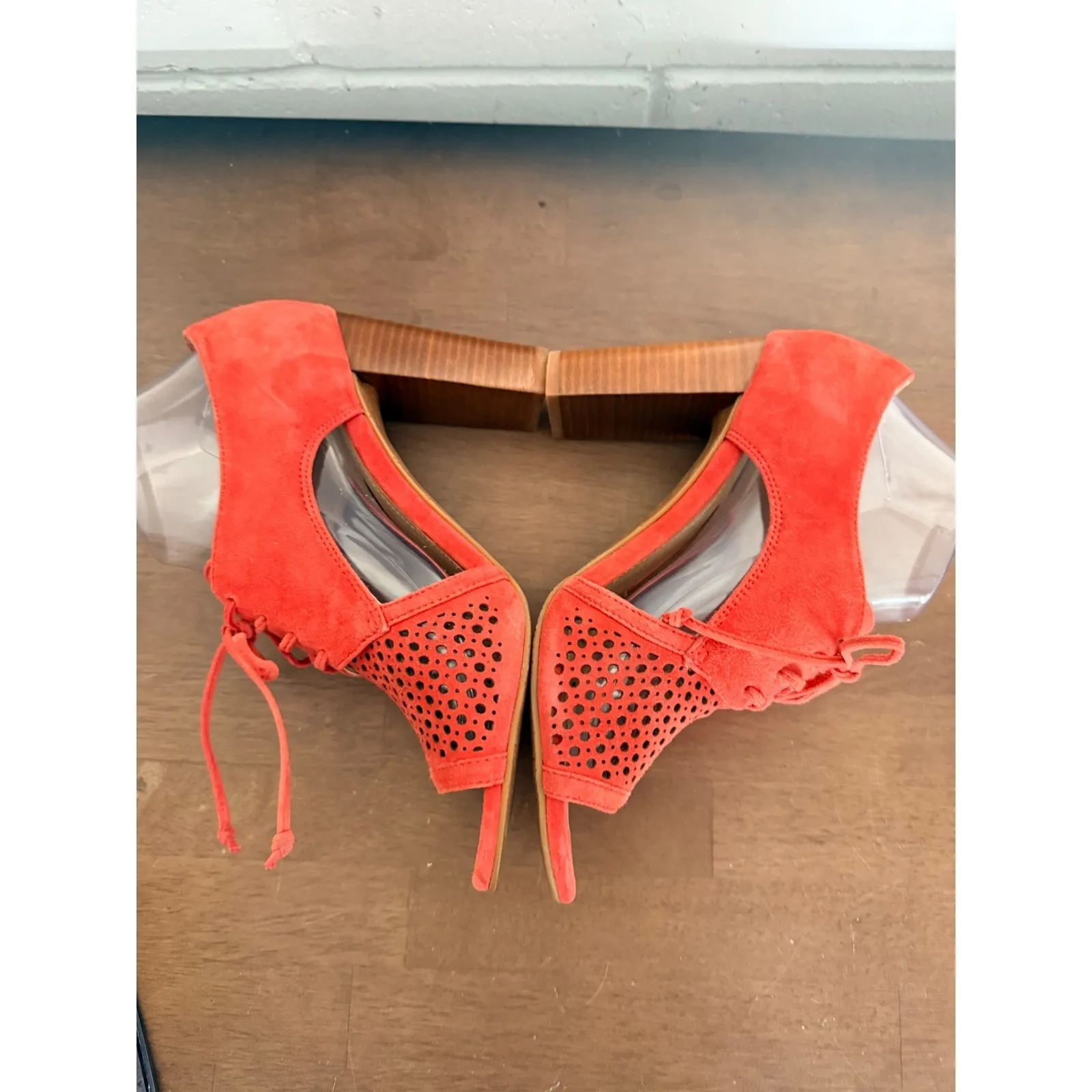 Tahari Coral Megyn Suede Laser Cut Lace Up Peep Toe Block Heel Shoes Size 9 - Image 4