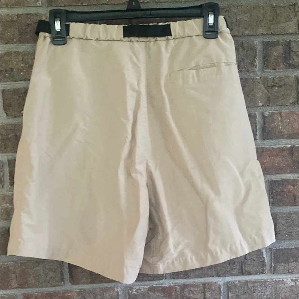 Eddie Bauer Beige Cargo Shorts with Black Belt - Image 4