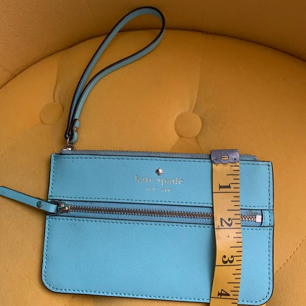 Kate Spade Mikas Pond Bee Wristlet Mint Mojito Green. - Image 10