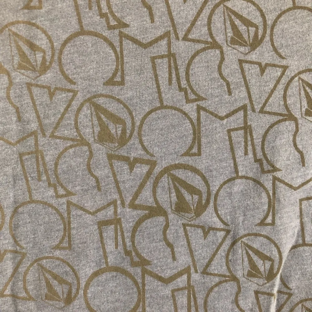 Volcom Grey Tee. Size Medium - Image 5