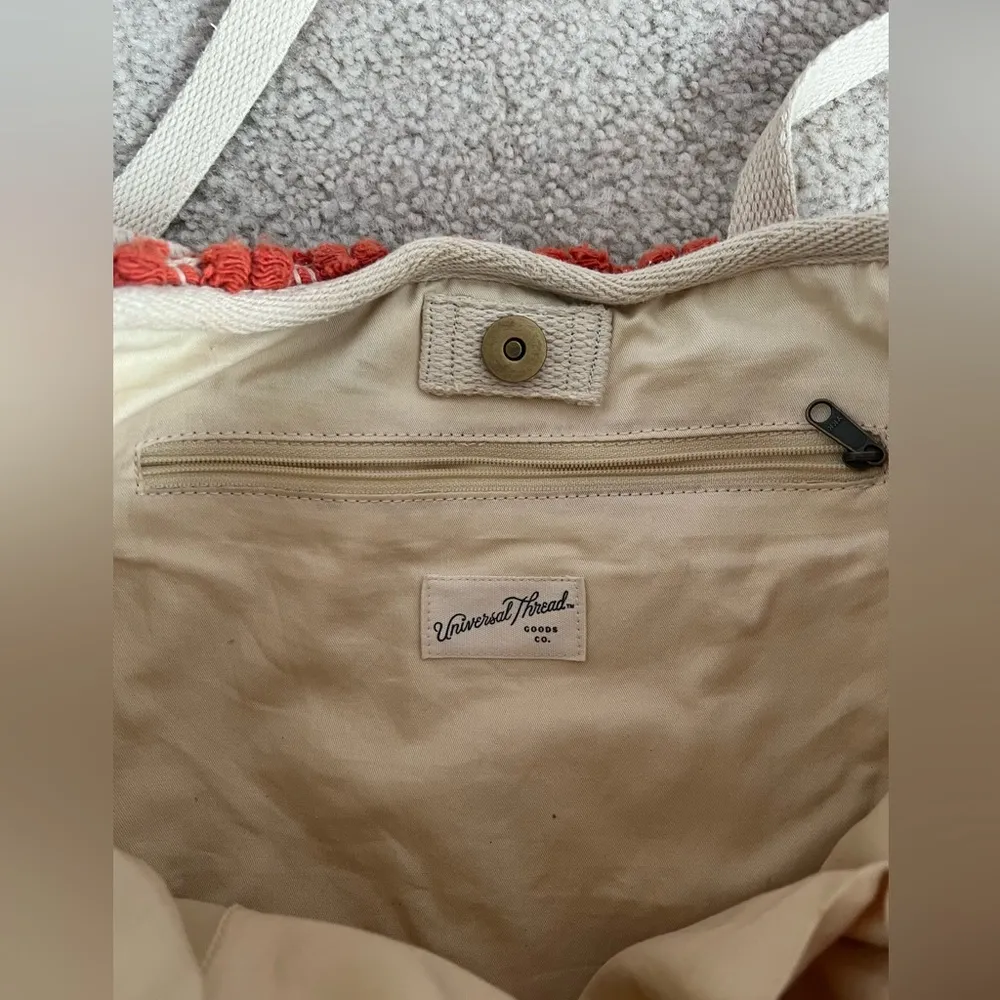 Universal Threads Beach Tote - Image 4