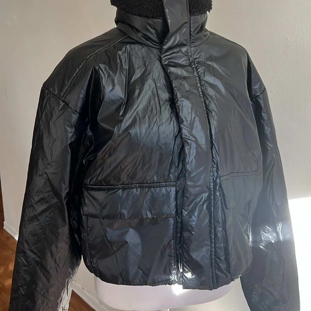 All in Motion Shiny Black Puffer cropped  Jacket size M - Image 5