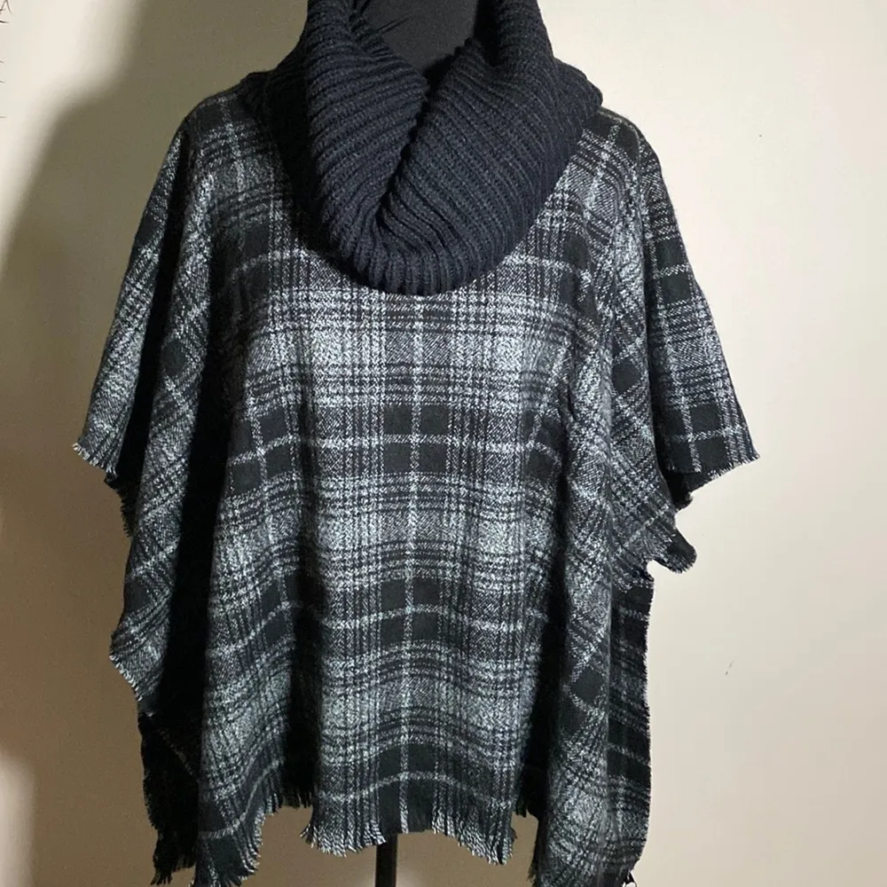 NWT MODENA Cowl neck Poncho Black & gray plaid Blanket Sweater coat jacket OSFM - Image 2