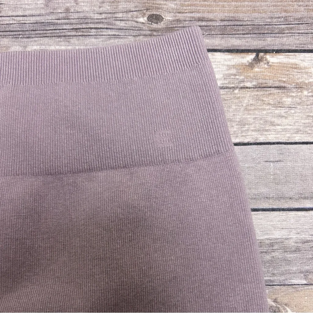 Everlane Light Purple Seamless Ribbed Knit Ankle Length Mid Rise Leggings M/L - Image 6