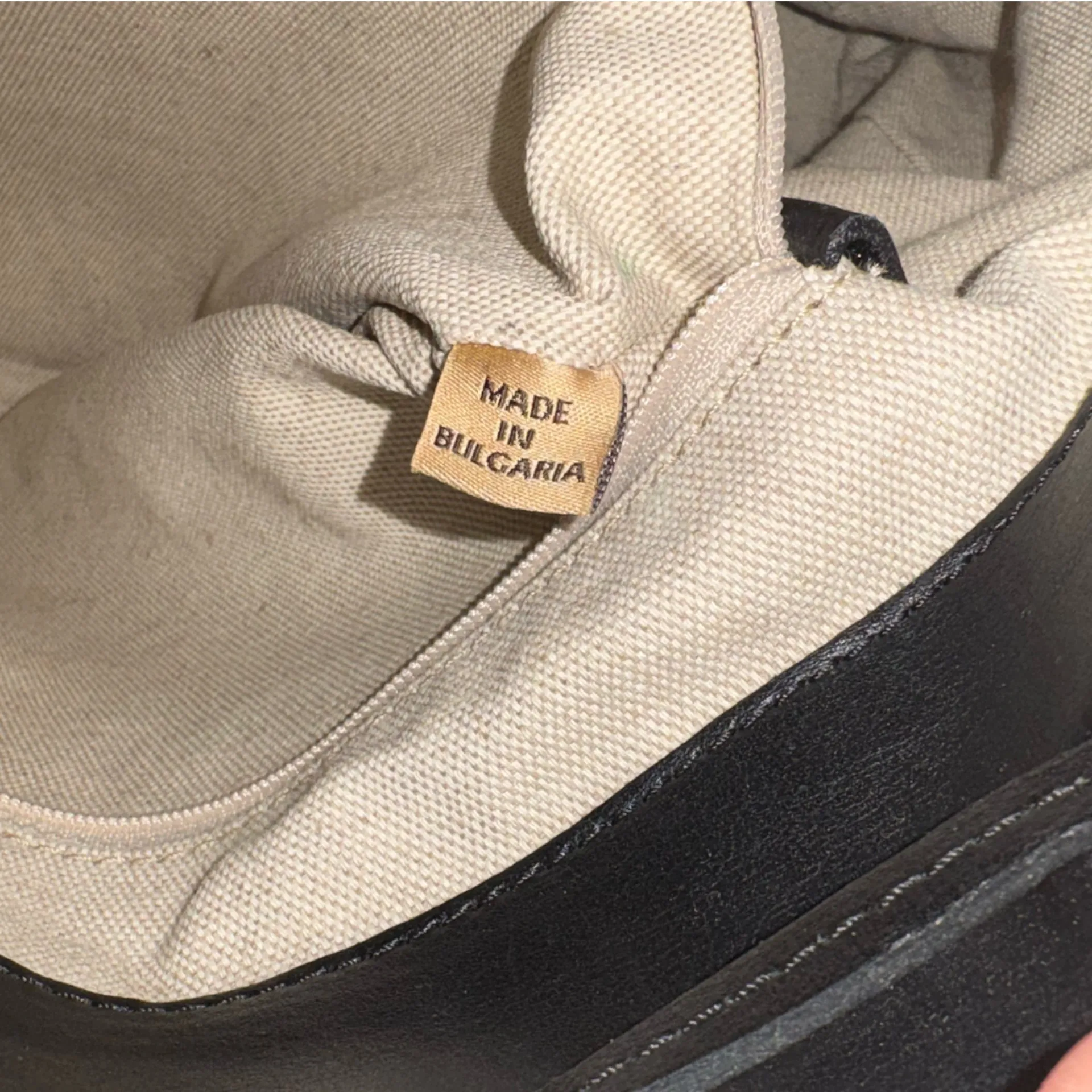 Alviero Martini 1ª Classe Geo Print Bucket Bag White - Image 10