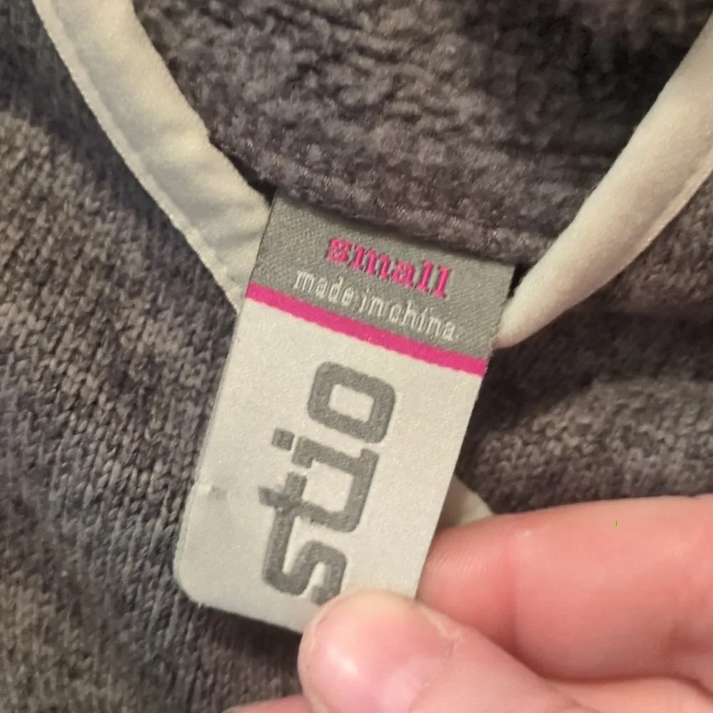 Stio gray sweetwater fleece hoodie size small - Image 6