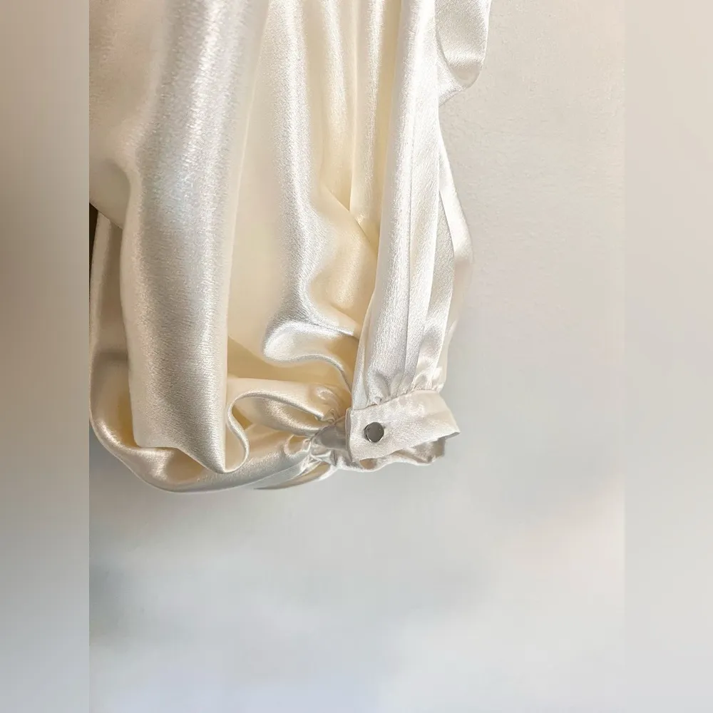 Bronx And Banco One Sleeve Cut Out Bridal Gown Size Large - Image 7