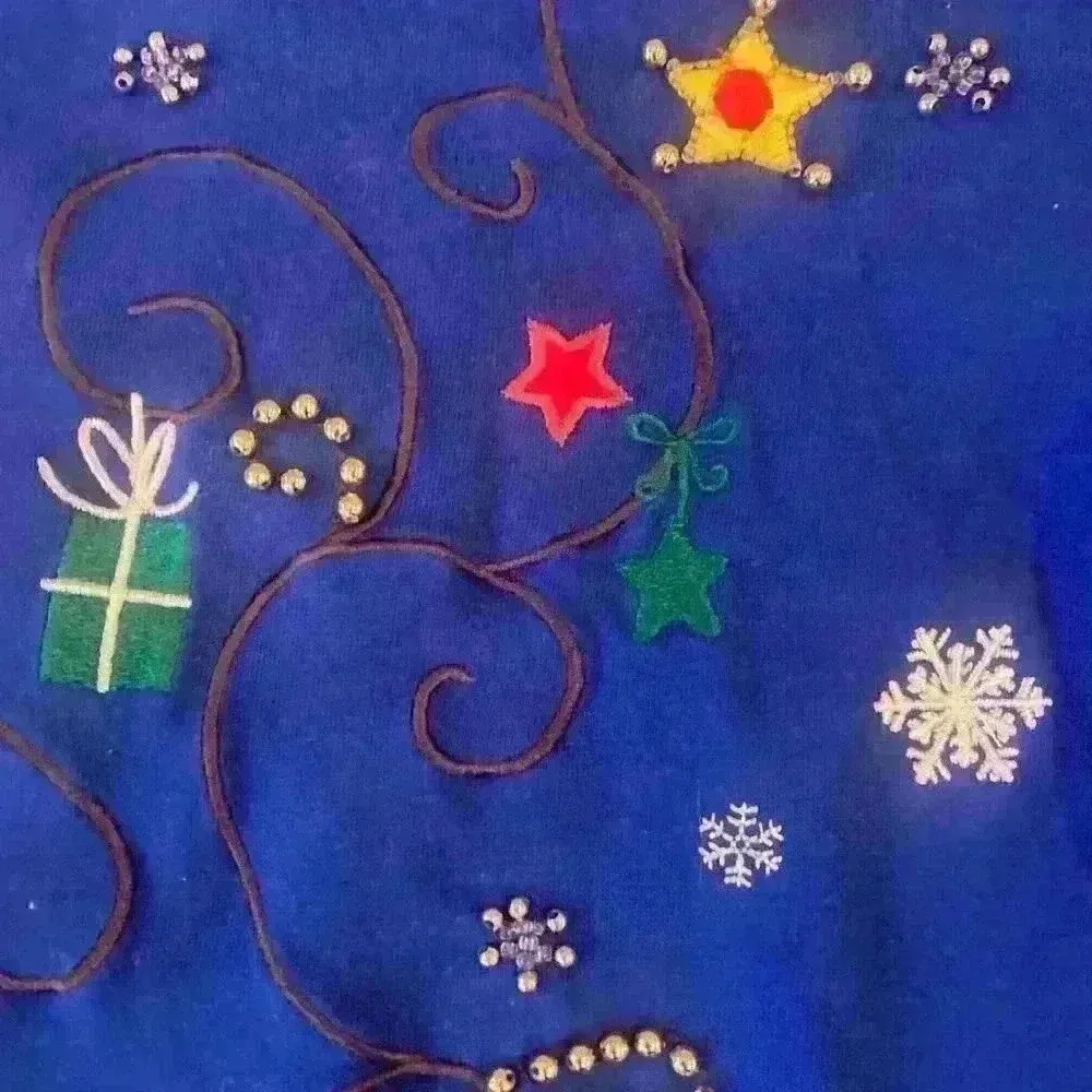 Christmas Winter Holiday Long Sleeve Tee embroidered sequins beading size Small - Image 4