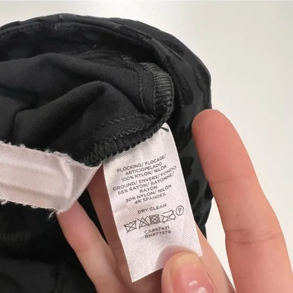 ANN TAYLOR Velvet Heart Patterned Black‎ Pants Size 10P - Image 6