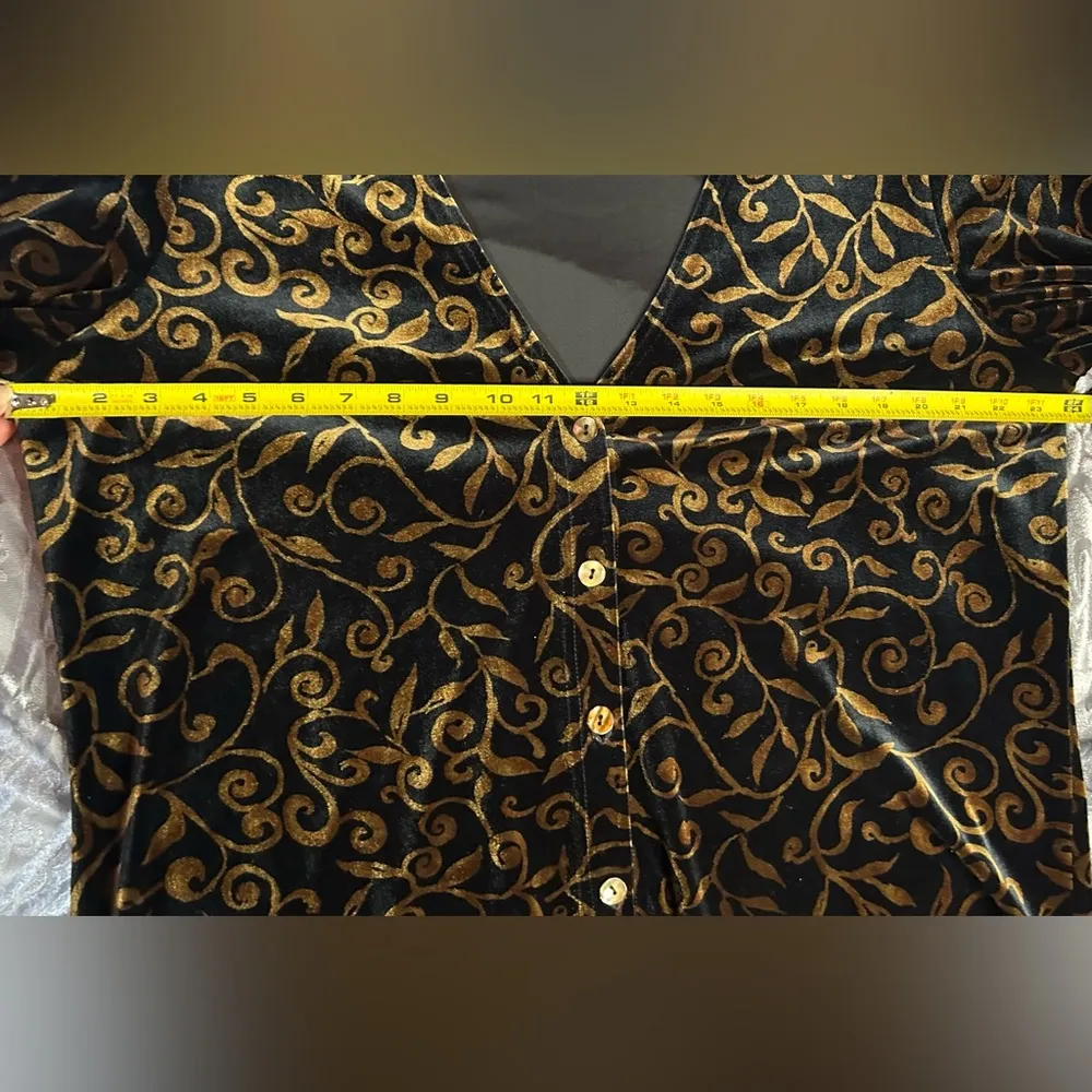 Vintage Black w/ Gold Vines Velvet Cardigan Large - Image 8
