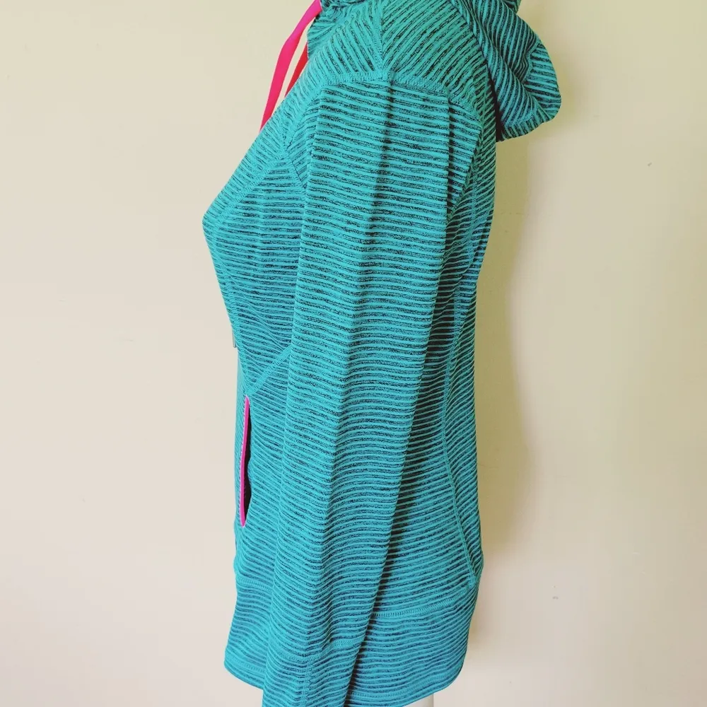 Luka striped hooded activewear jacket size small - Image 5