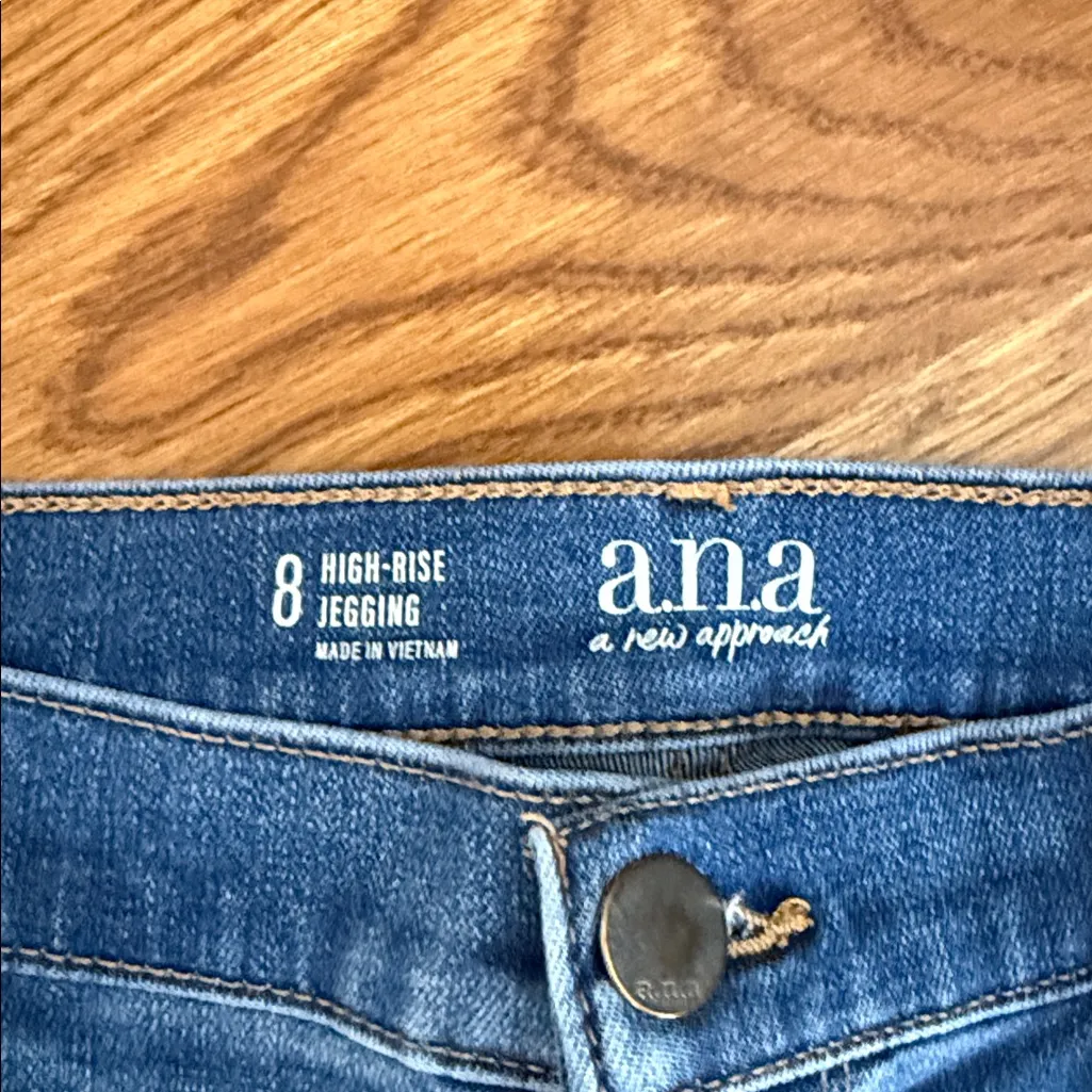 A.N.A. A New Approach Button Fly Jeggings Light  Wash Denim Size 8 - Image 2