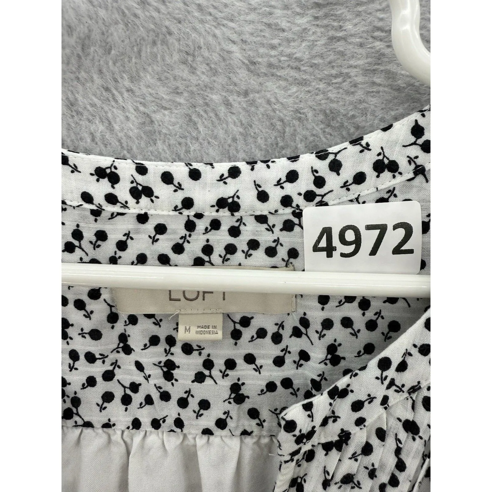 LOFT Ann Taylor Women's Blouse Sleeveless Size Medium Black Roses Lined - Image 4