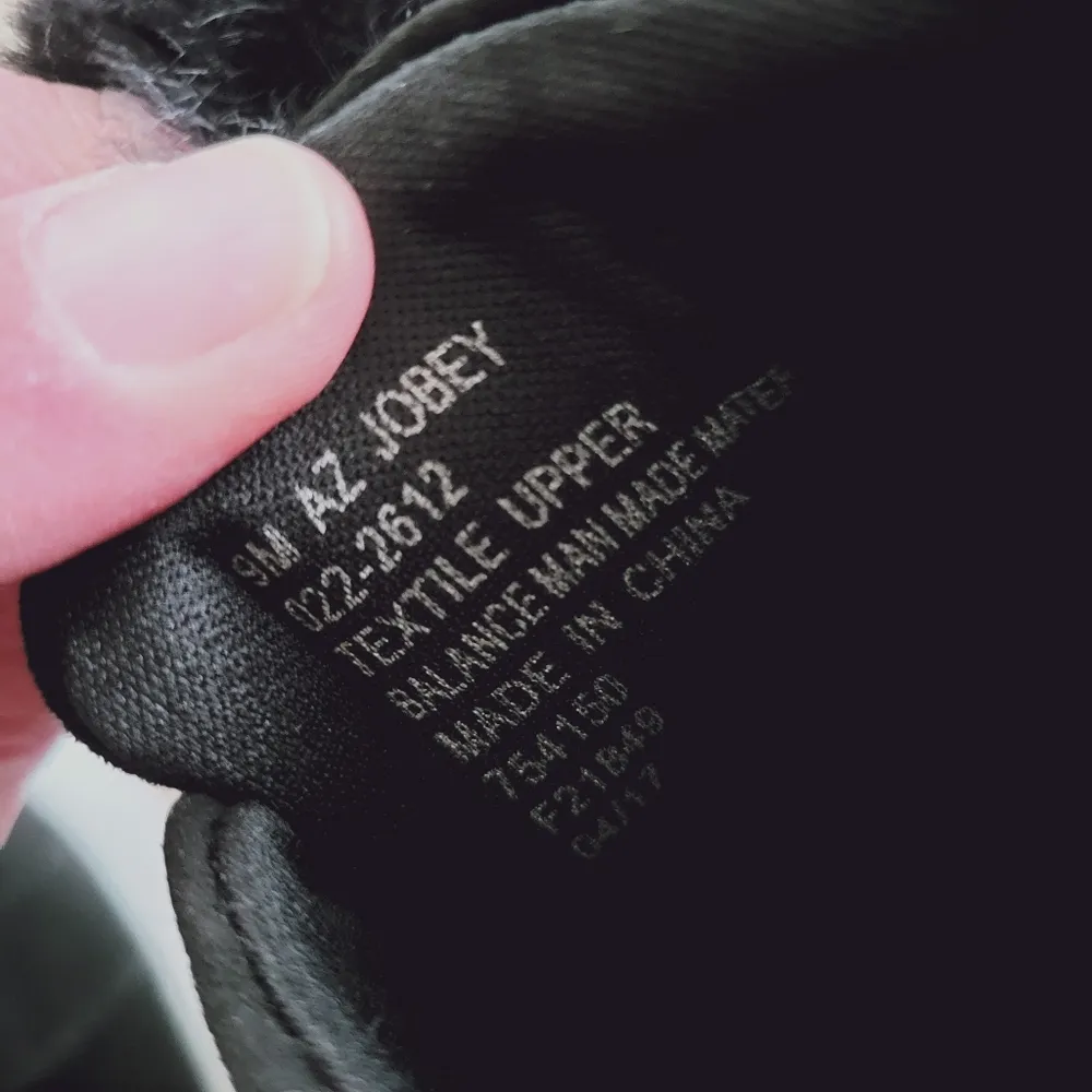 Arizona Jeans pom sneakers size 9 - Image 7