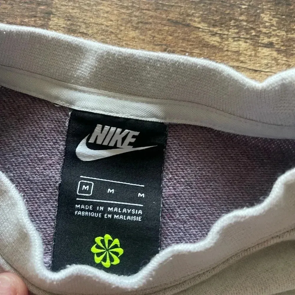 Nike light lilac purple slightly cropped sweatshirt - Image 4