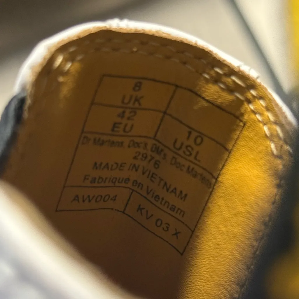 Doc Marten 2976 Smooth Leather Chelsea Boots - Image 6