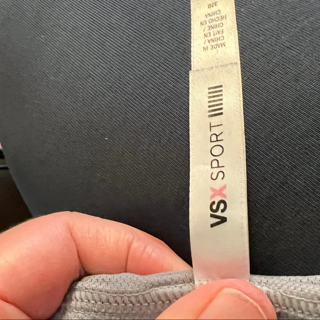 Victoria's Secret Sport VSX Incredible Zip Front Close Padded Sports Bra 32D Gray Size undefined - Image 5