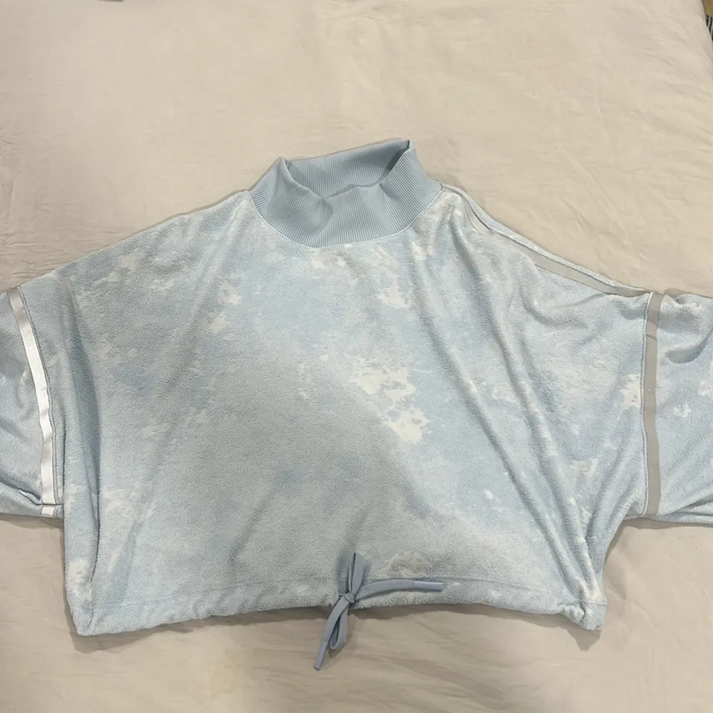 Nike  Cropped Sweater Size Medium - Image 2