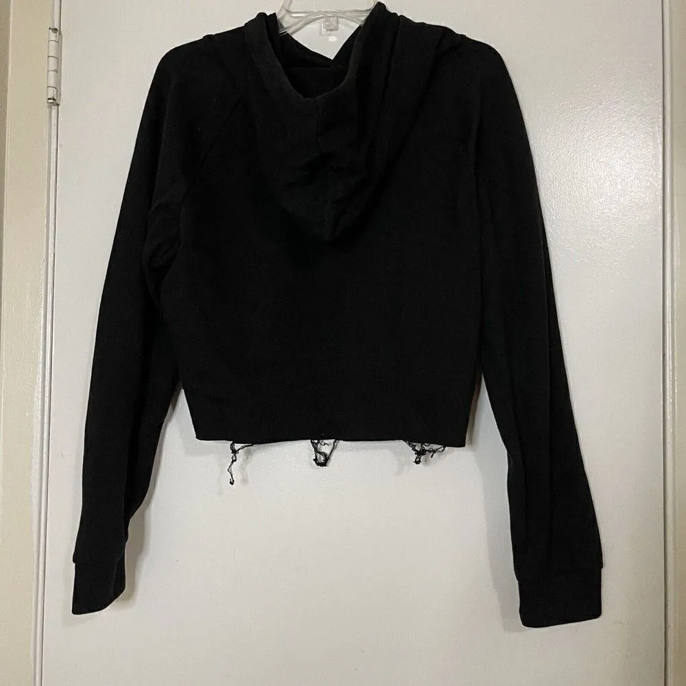forever 21 black pullover cropped hoodie raw hem size small - Image 4