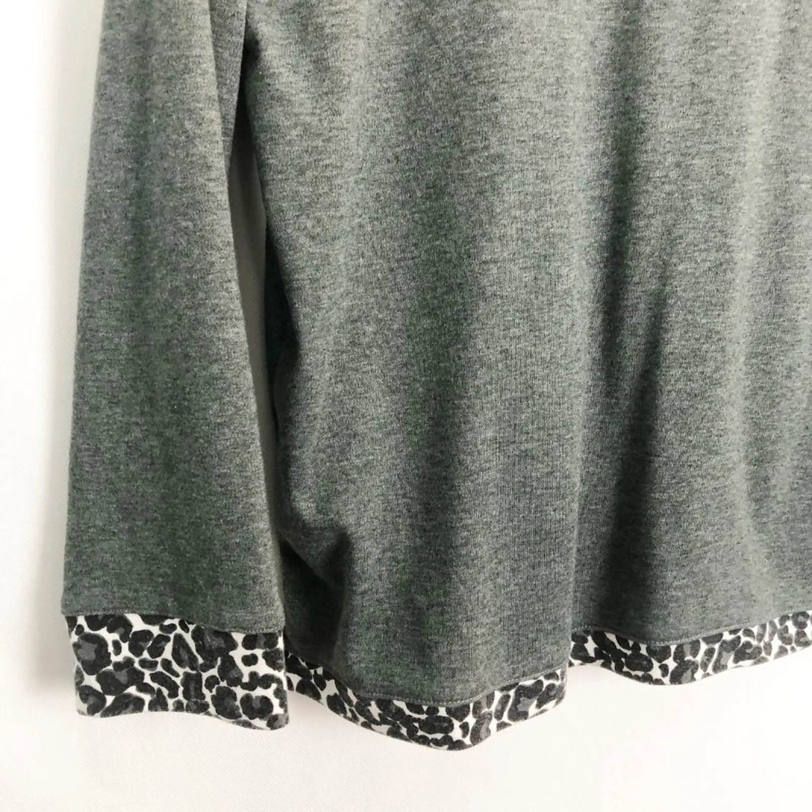 Vintage Needle & Threads Cardigan Womens Medium Soft Stretch Casual Animal Print - Image 10