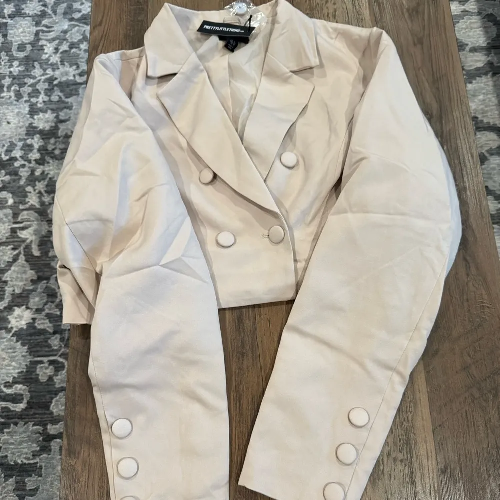Pretty Little Thing Cropped Double Button Blazer Size 12 - Image 5