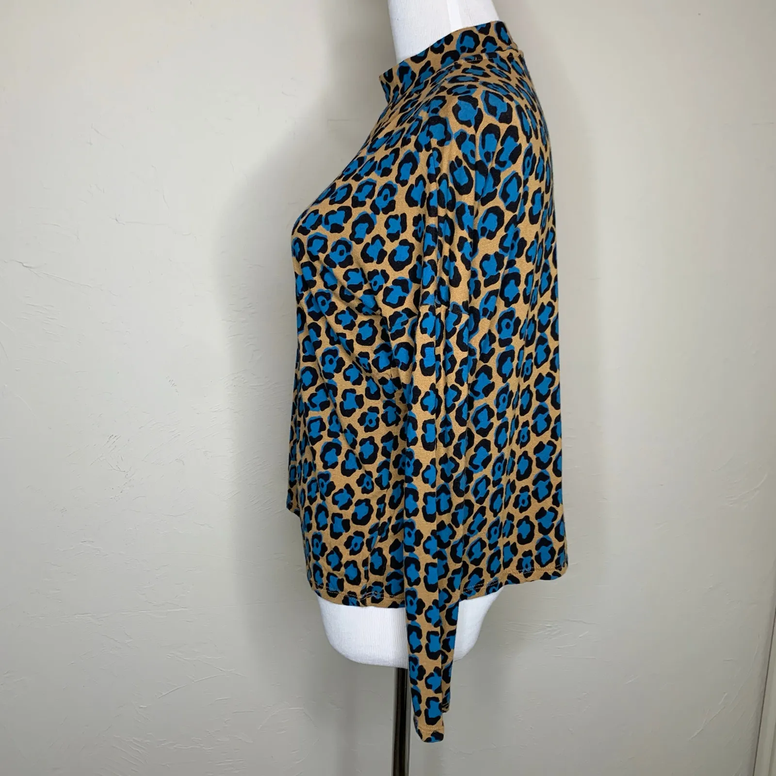 Topshop Cheetah Mock Neck Shirt Camel Black and Turquoise Sz 4 - Image 4
