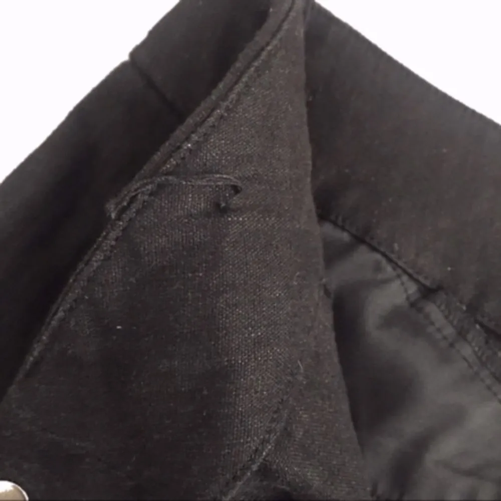 Bebe  SZ 4 Shorts with front tie - Image 4