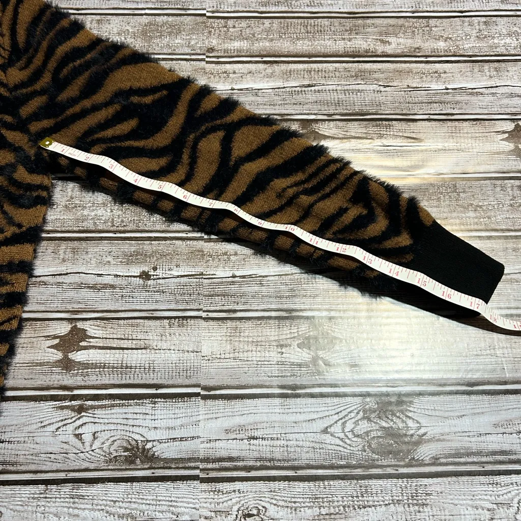 Banana Republic Black and Brown Animal Print Cardigan - Image 8