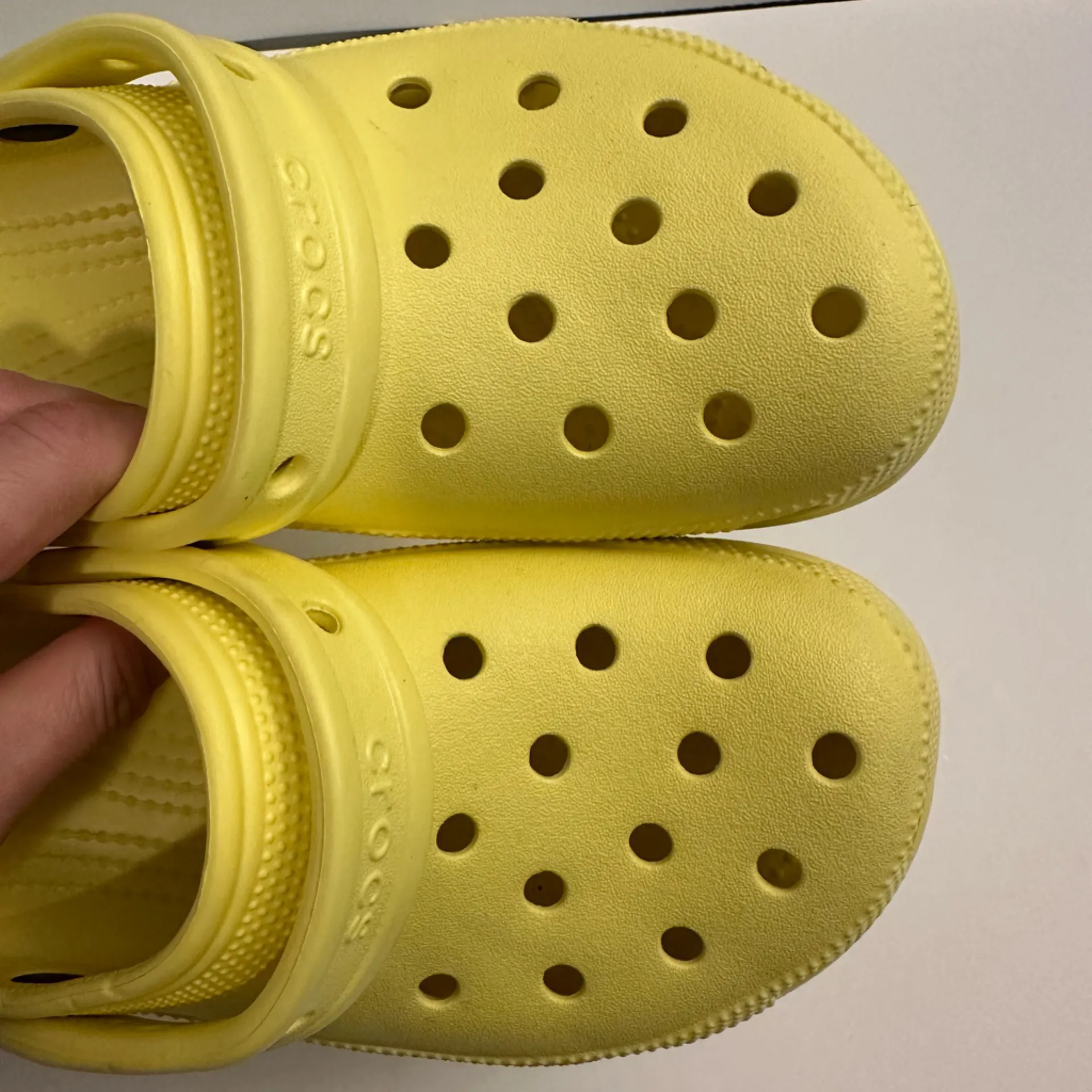 Crocs Women's Classic Platform Clog Yellow Size 7 - Image 6