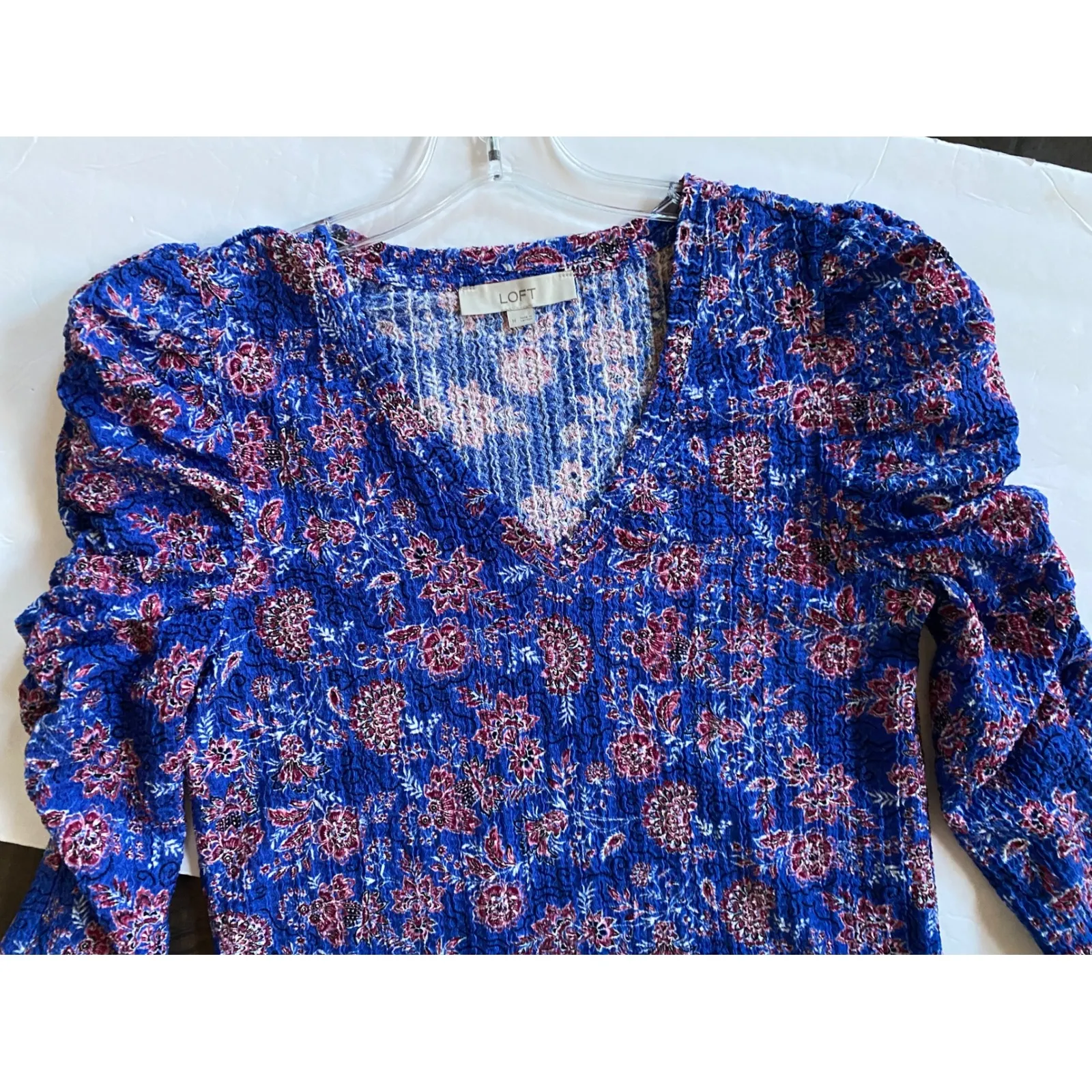 LOFT Blue Floral Puff Sleeve V Neck Smocked Texture Blouse Women's Size M - Image 5