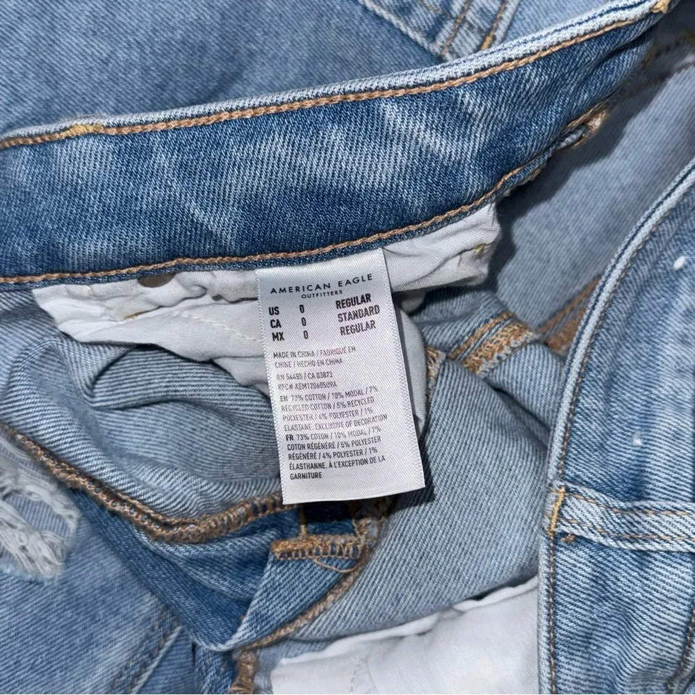 American Eagle High Rise Mom Jeans Light Wash Ripped Stretch Women’s Size 0 - Image 5