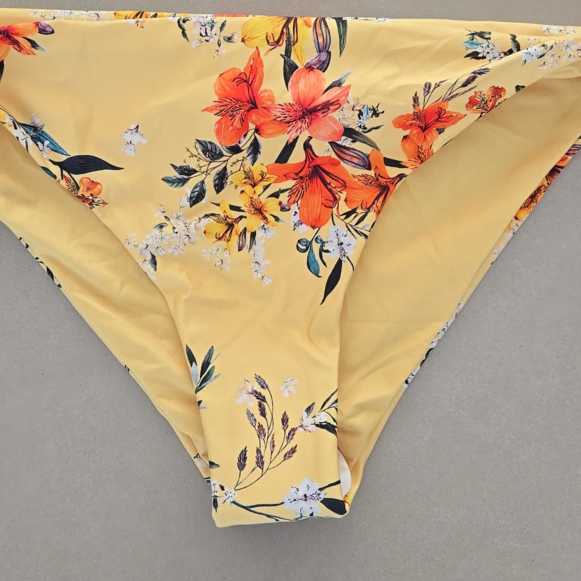 NWOT! Agua Bendita Mia Sunny Floral Yellow Bikini Bottom Size XL - Image 4