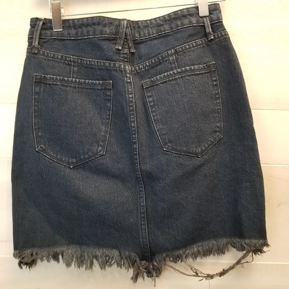 {0/25} Good American High-Rise Denim Mini Skirt Frayed Hem - Image 3