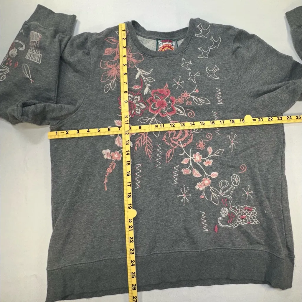 Johnny Was Raglan Sweatshirt Medium Gray Floral Bird Embroidery Crewneck Top EUC - Image 10