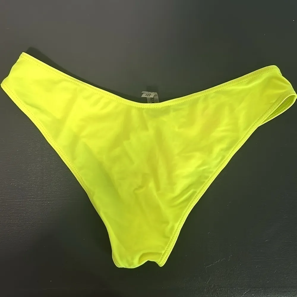 Zaful Neon Two Piece Bikini - Image 3