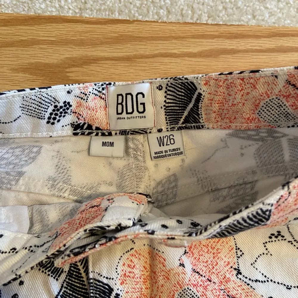 ••BDG Boot Floral High-Rise Denim Shorts - Image 3