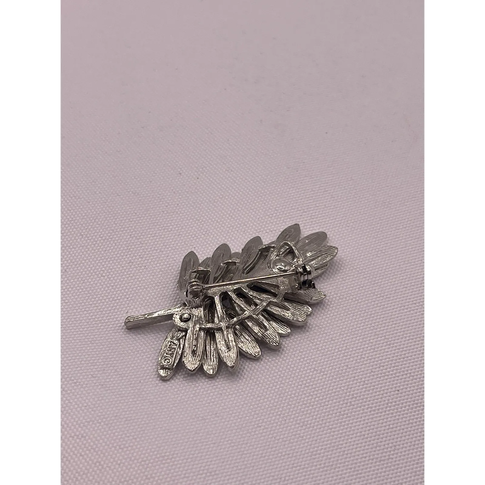 Vintage ‎ Silver Tone Textured Elegant Leaf Palms Brooch Pin - Image 2