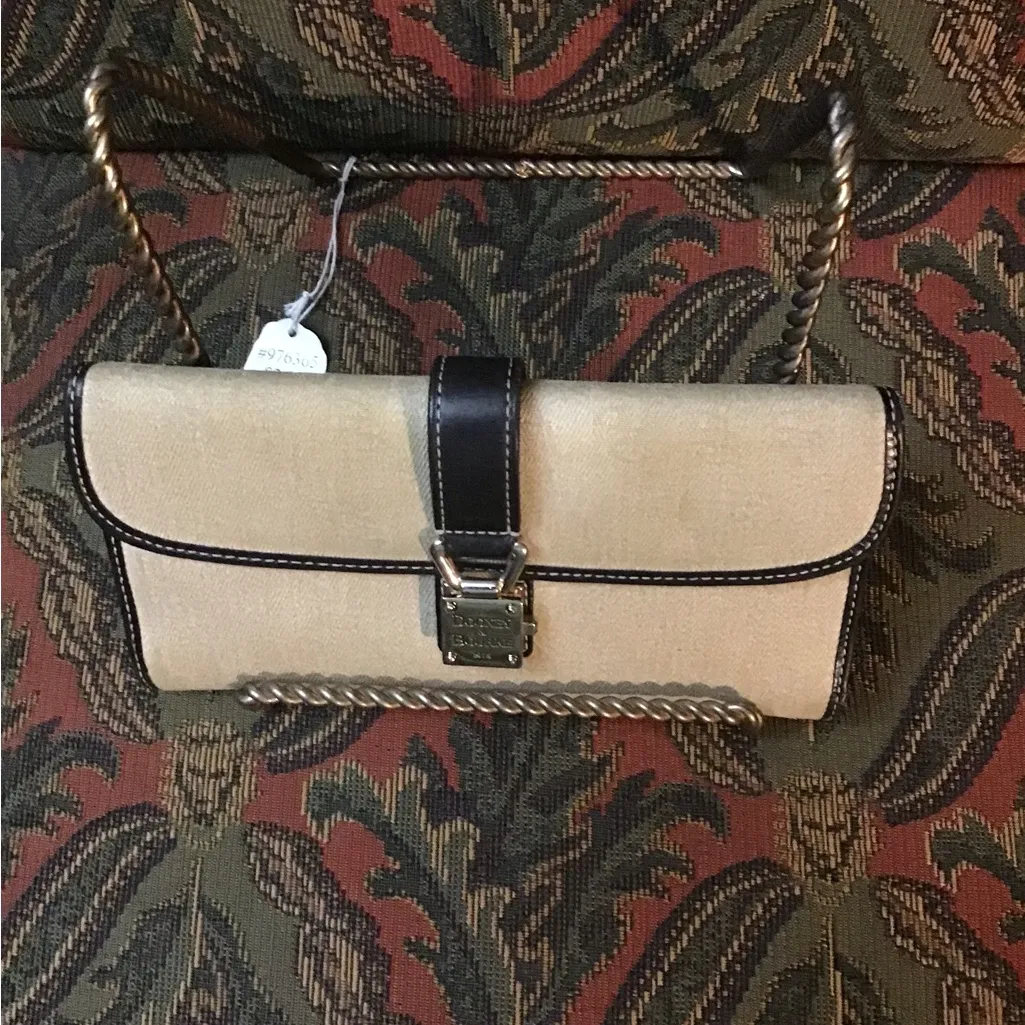 DOONEY AND BOURKE BUCKET BAG WITH WALLET - Image 9