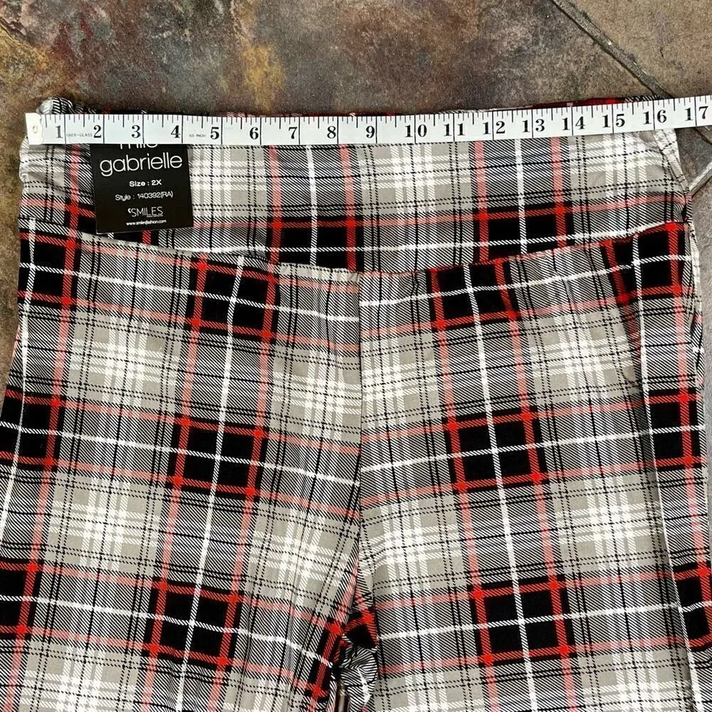 NWT Mlle Gabrielle Women’s Winter Red White Plaid Pull-on Leggings 2X - Image 2