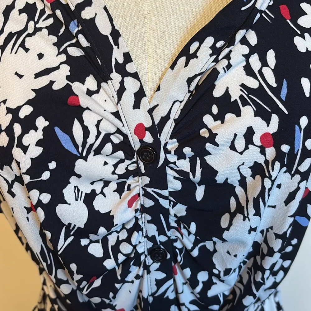 Lane Bryant blue and white flowered top size 18/20 - Image 4