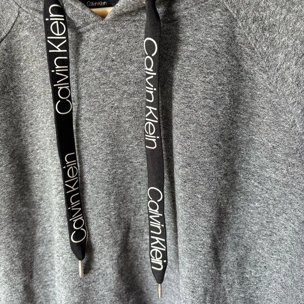 Calvin Klein XXL Gray Hoodie Long Sleeve Branded Drawstring Athleisure - Image 4