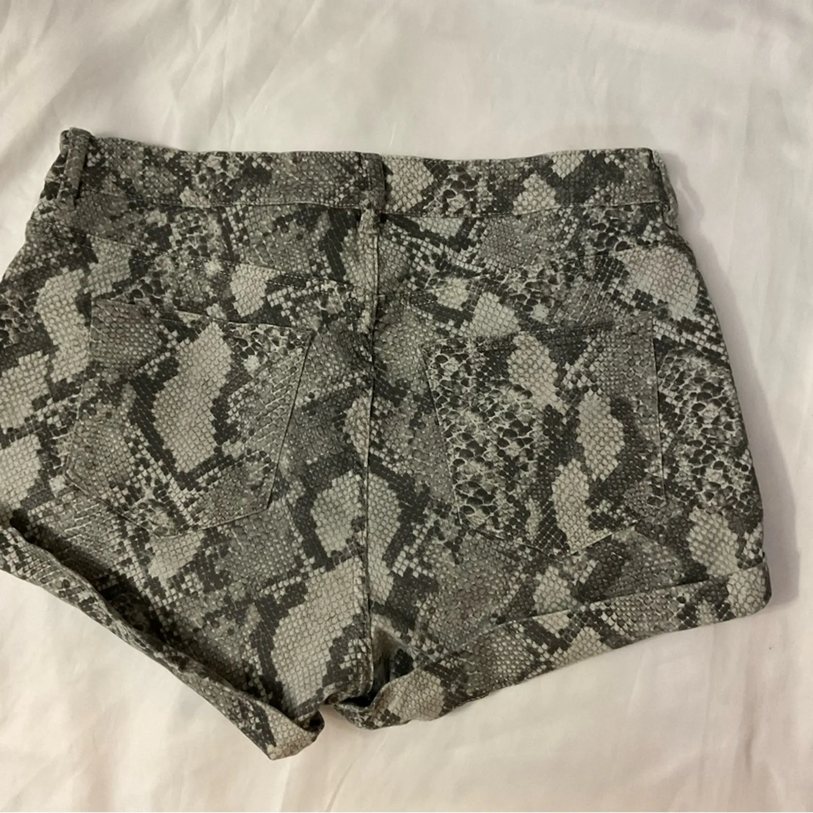 H&M Snakeskin Gray/White Print Shorts 10 Mobwife Boho Rocker Dopamine Punk Rave - Image 4