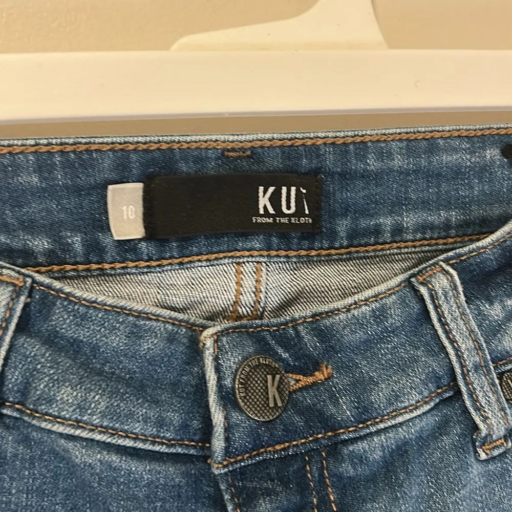 Kut from the Kloth Amy Crop Straight Leg Jeans Size 10 Inseam 23’ - Image 3