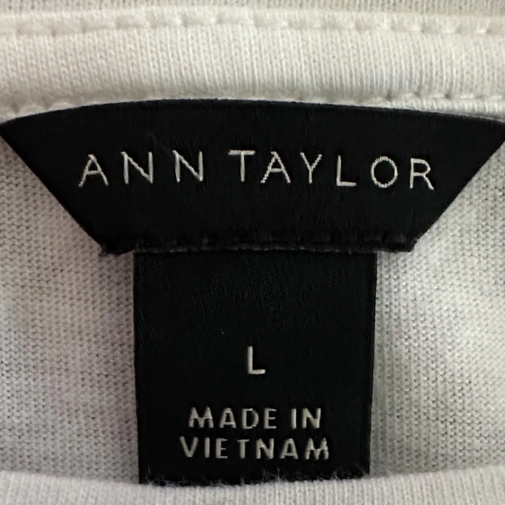 Ann Taylor White Blouse with eyelet detail on the bell sleeves (966) - Image 7