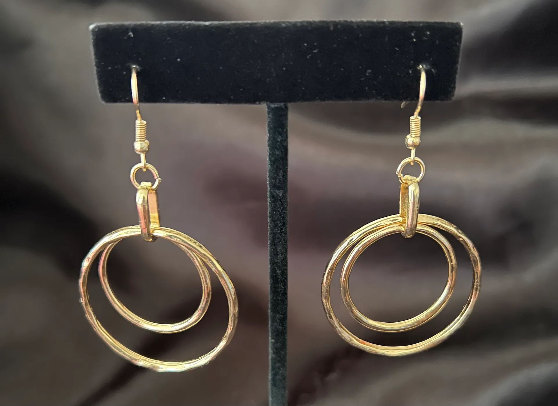 Gold Circles Necklace & Dangle Earrings Set - Image 3