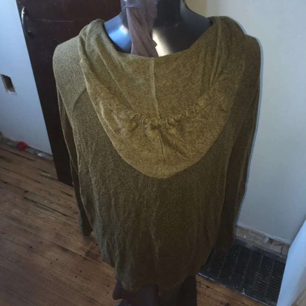 Active USA olive v-neck lightweight hoodie - Image 3