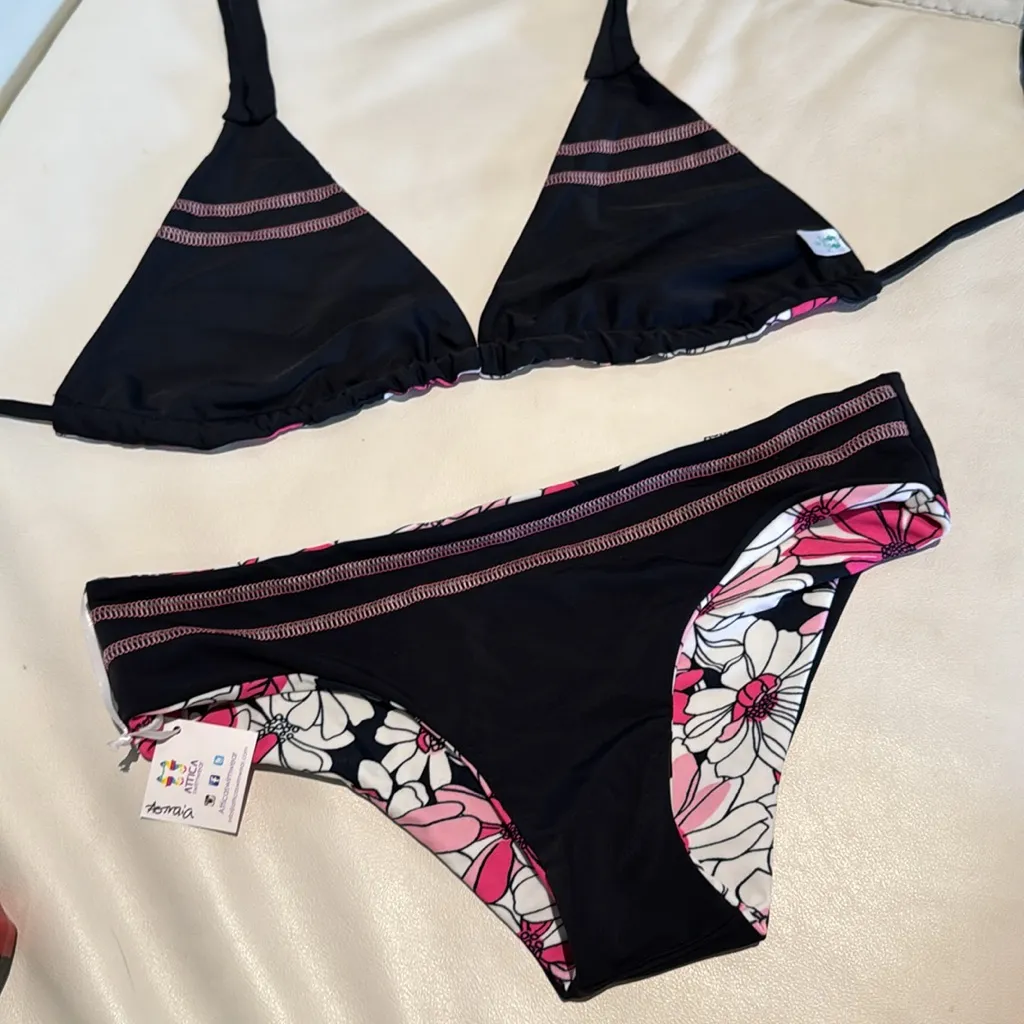 Women size small Reversible bikini top and bottom black and pink flower design - Image 4